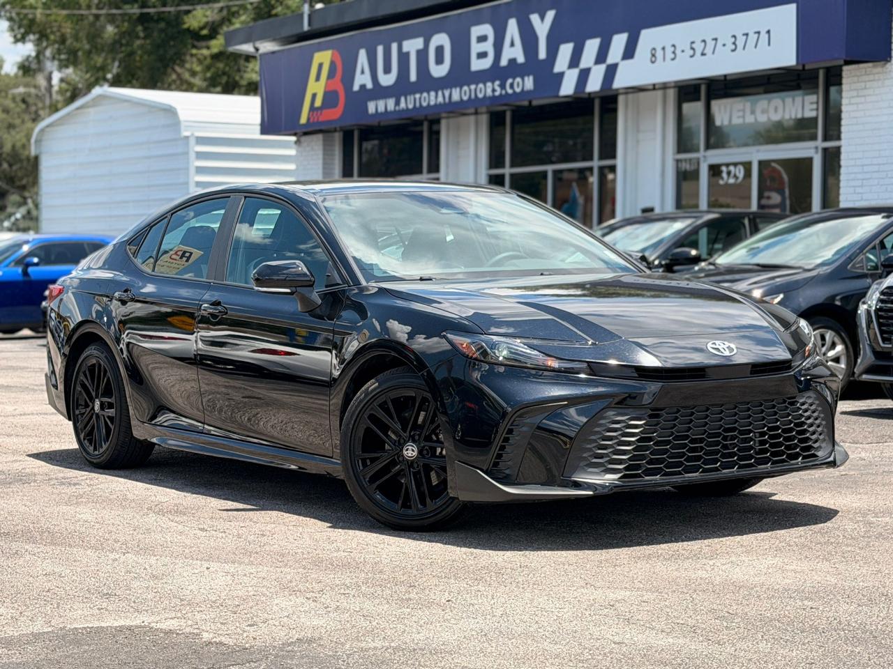 Toyota Camry Hybrid XLE 2026
