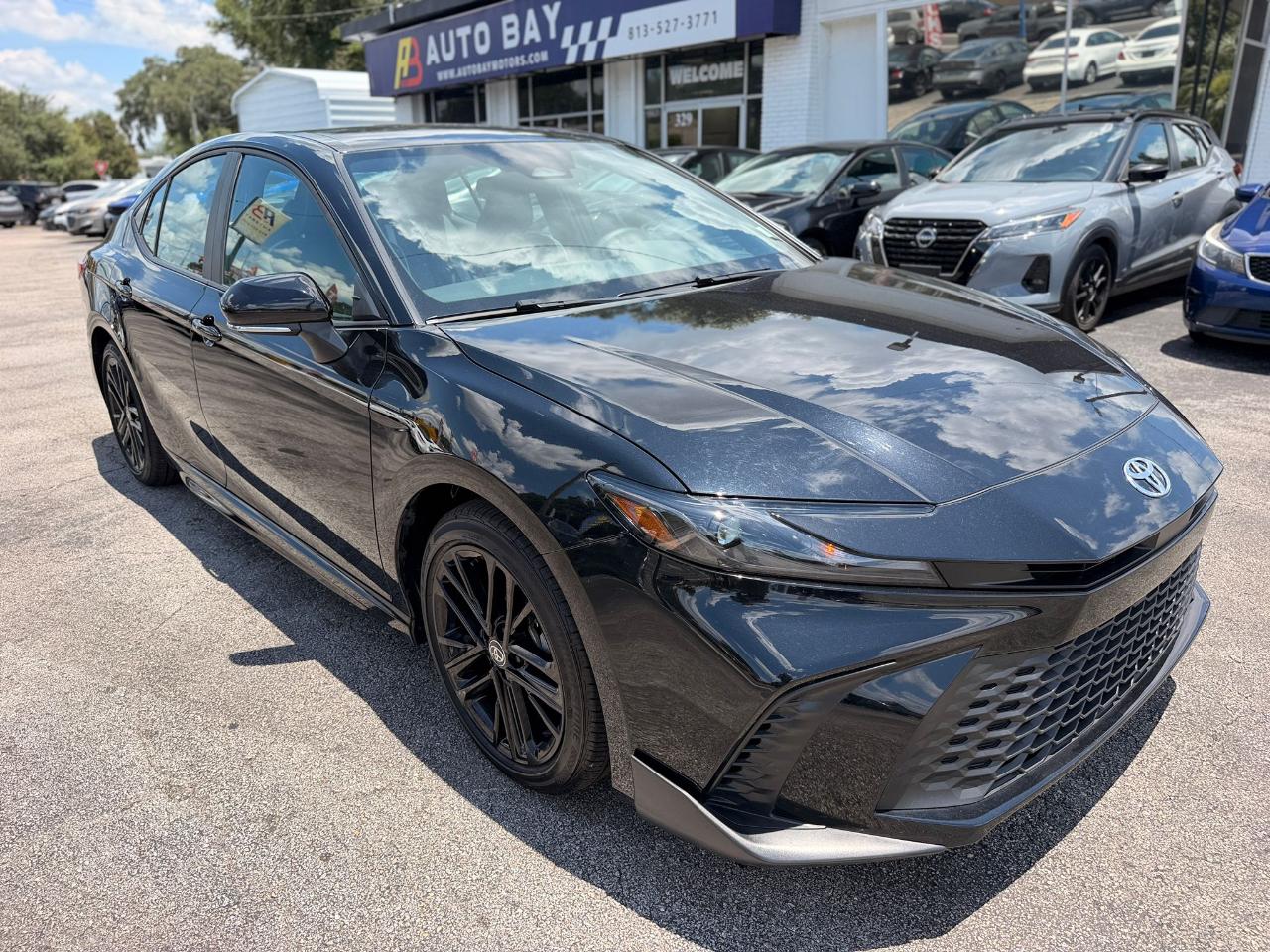 Toyota Camry Hybrid XLE 2026