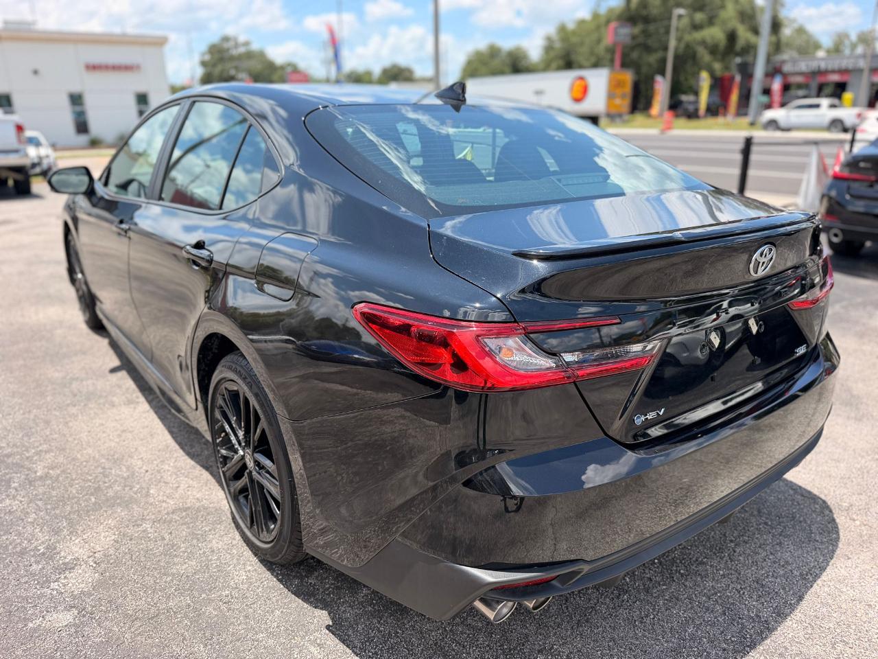 Toyota Camry Hybrid XLE 2026