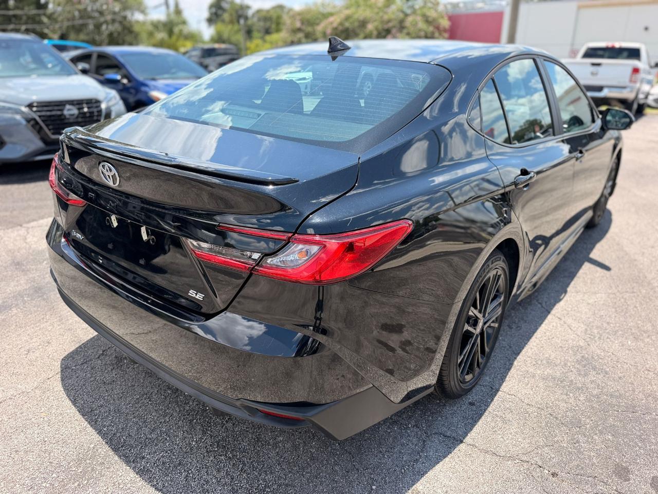 Toyota Camry Hybrid XLE 2026