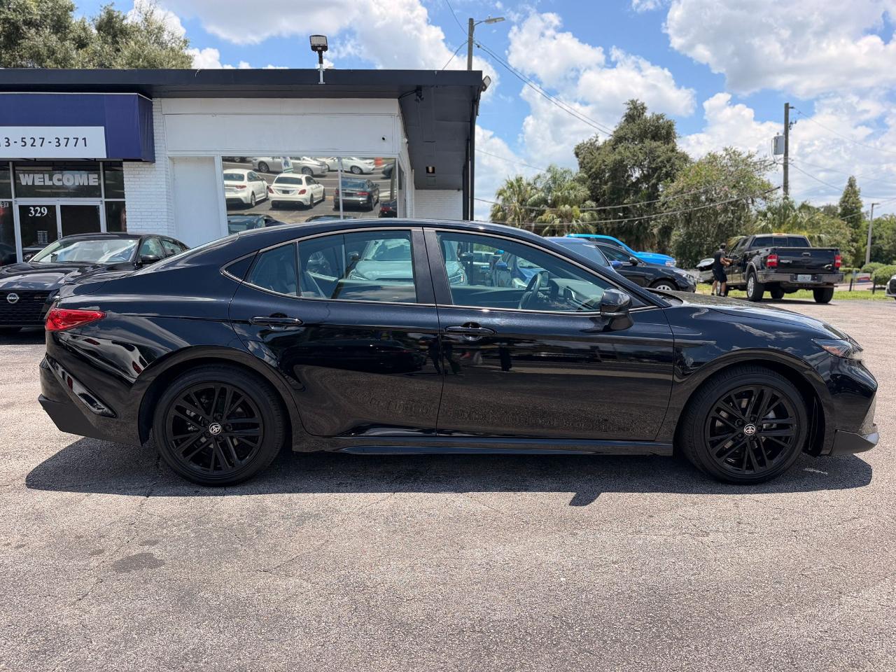 Toyota Camry Hybrid XLE 2026