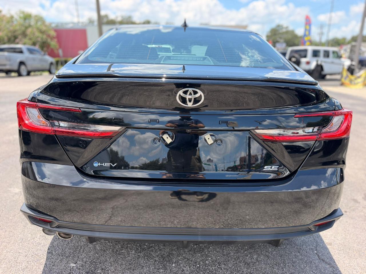 Toyota Camry Hybrid XLE 2026