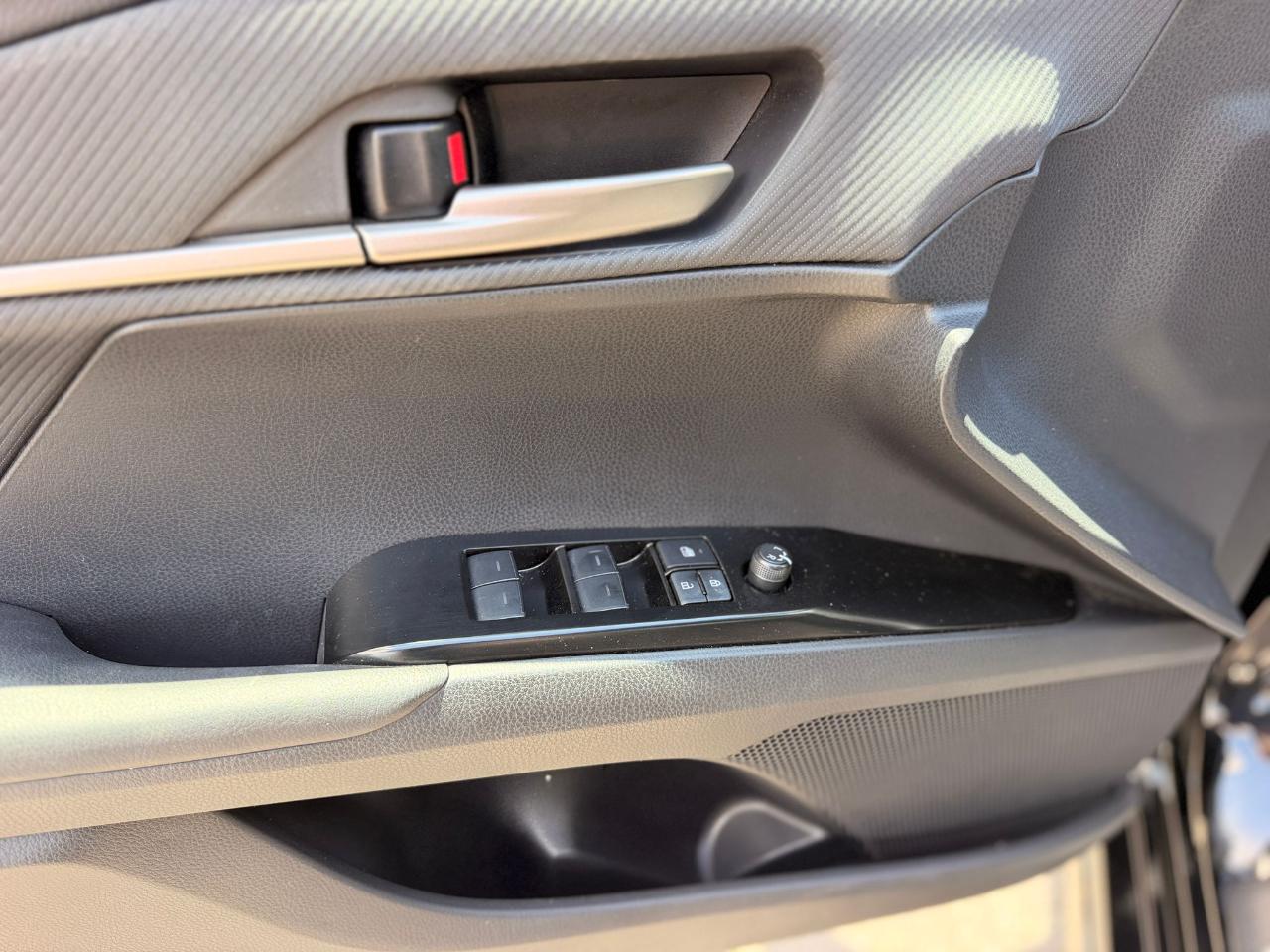 Toyota Camry Hybrid XLE 2026