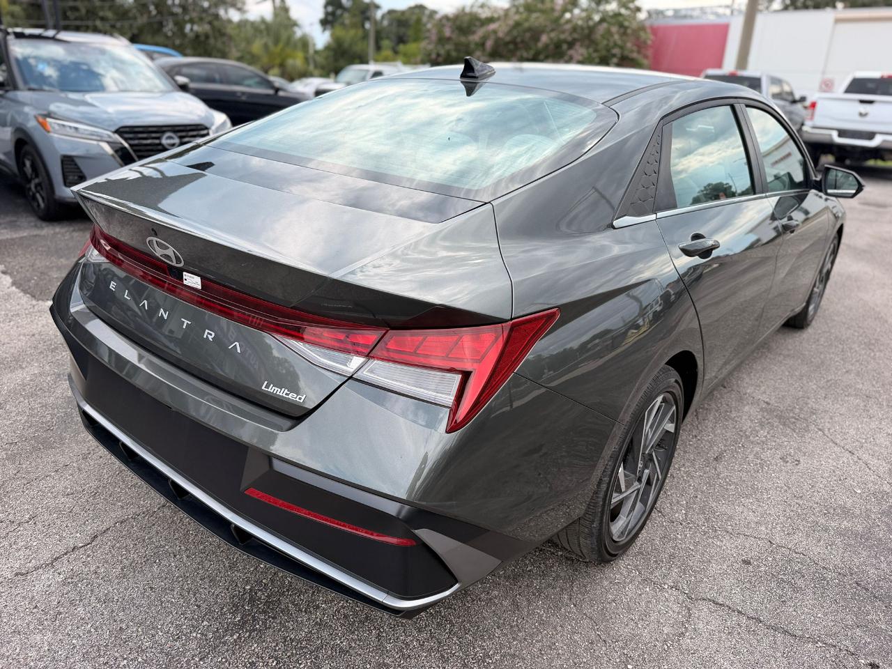 Hyundai Elantra Limited 2025