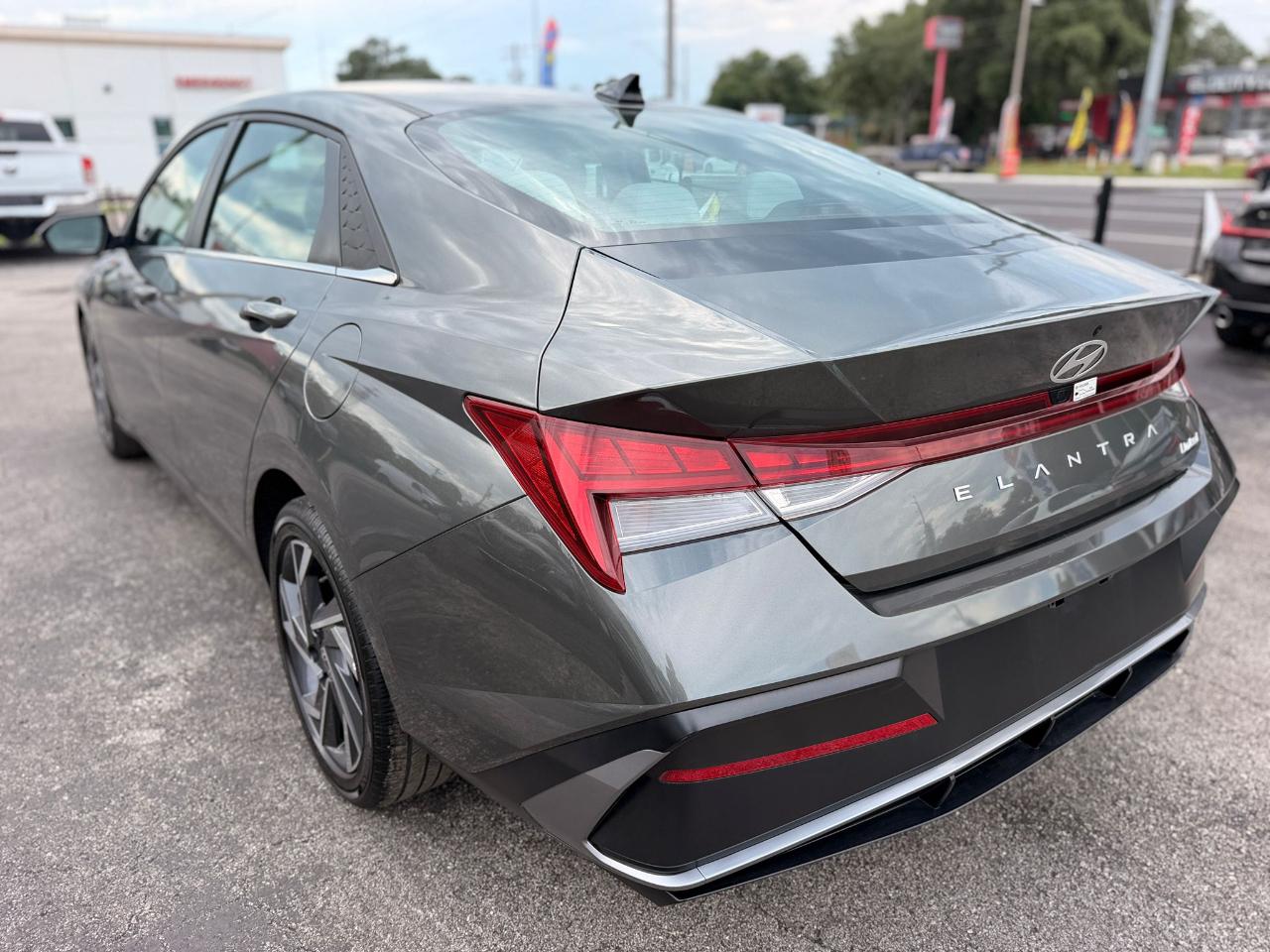 Hyundai Elantra Limited 2025