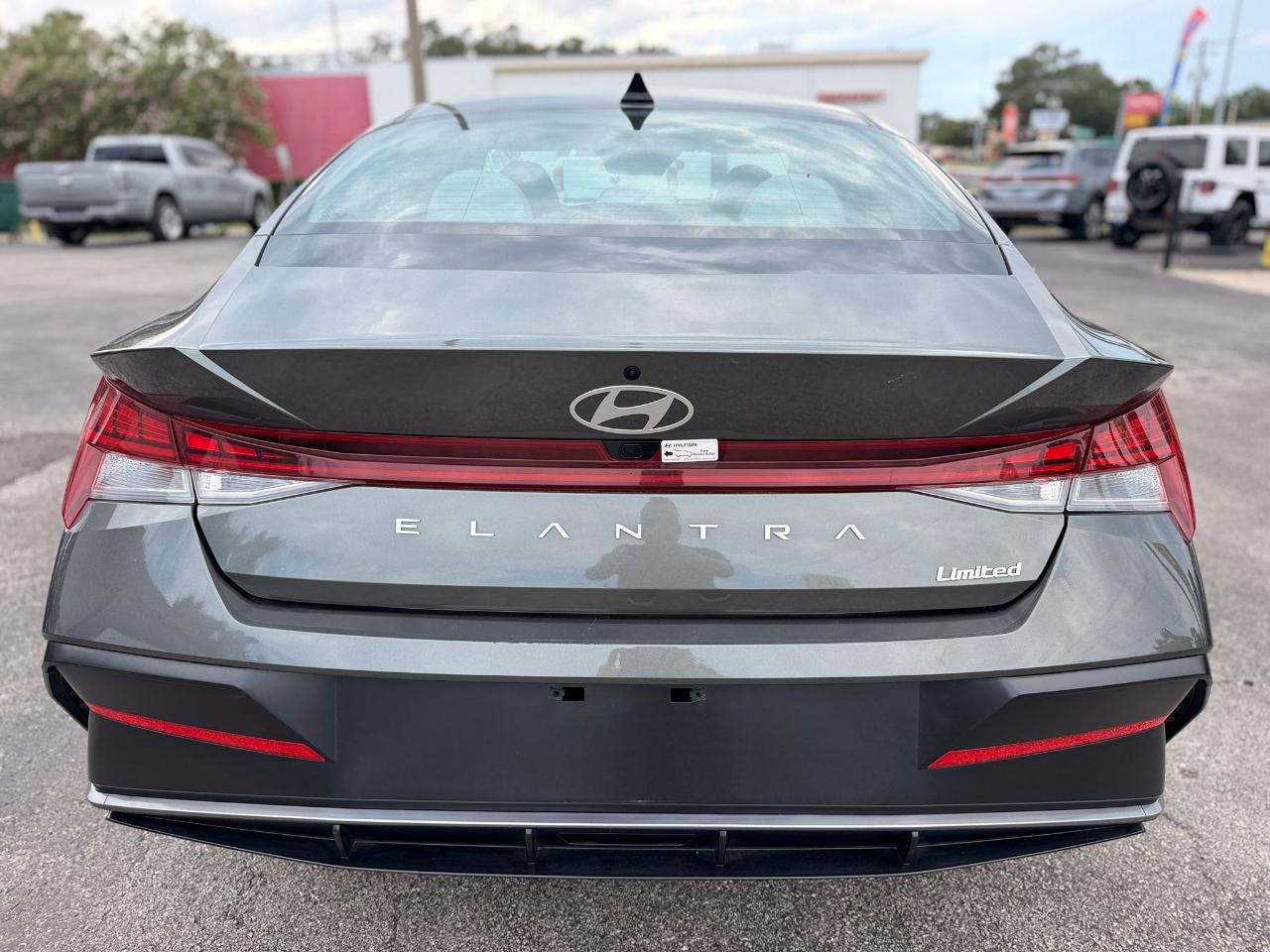 Hyundai Elantra Limited 2025
