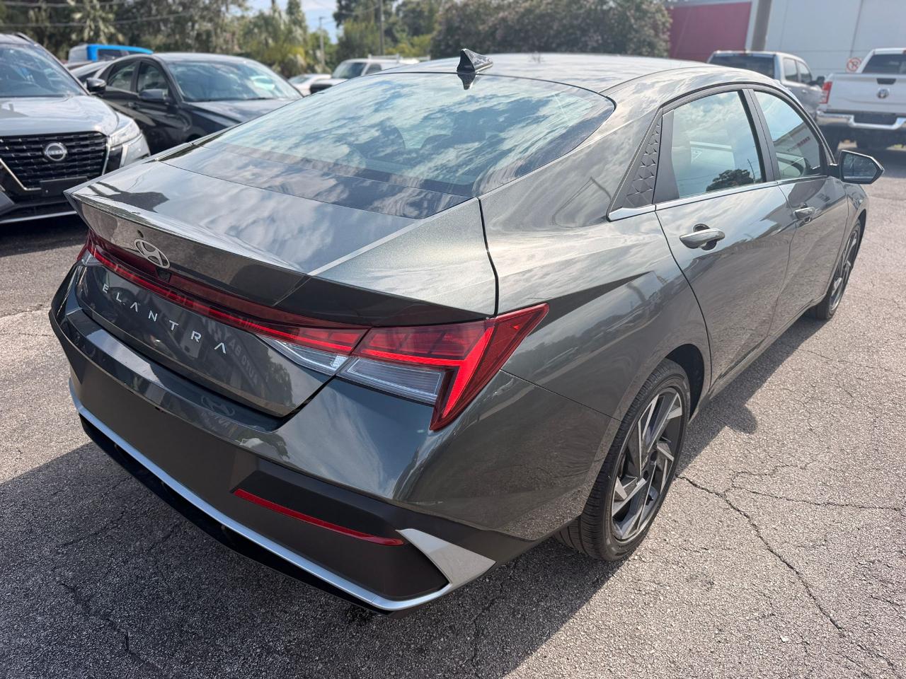 Hyundai Elantra SEL Convenience 2025
