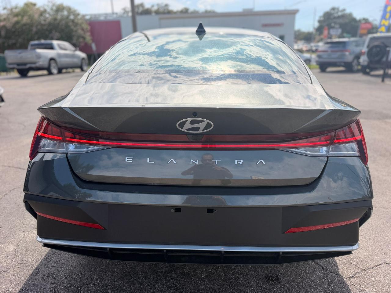 Hyundai Elantra SEL Convenience 2025