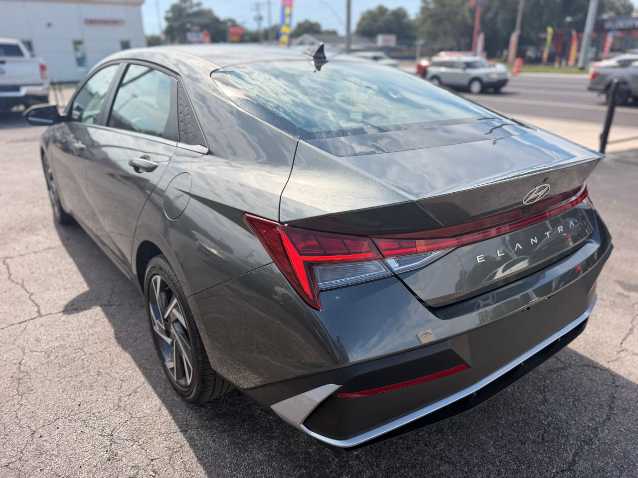 Hyundai Elantra SEL Convenience 2025