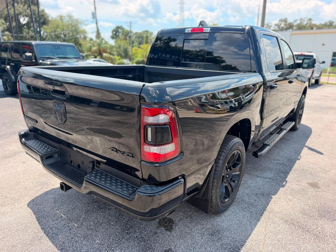 RAM 1500 Big Horn Crew Cab SWB 4WD 2022