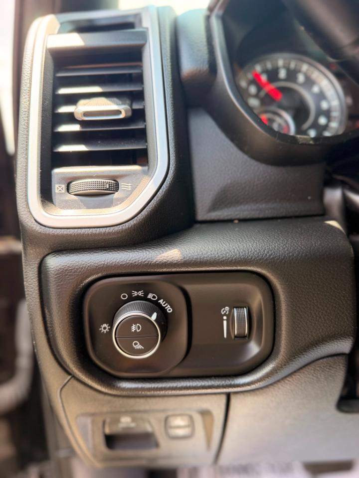 RAM 1500 Big Horn Crew Cab SWB 4WD 2022