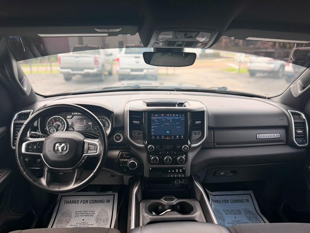 RAM 1500 Big Horn Crew Cab SWB 4WD 2022