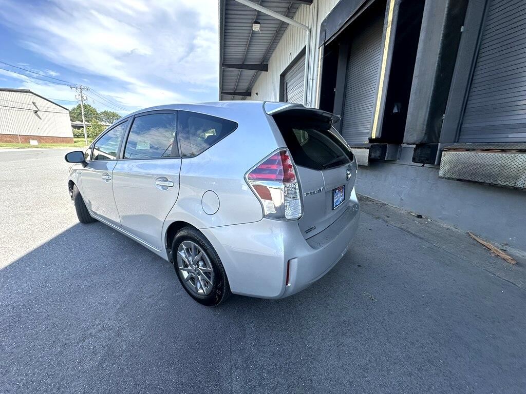 2015 Toyota Prius V Two photo 3