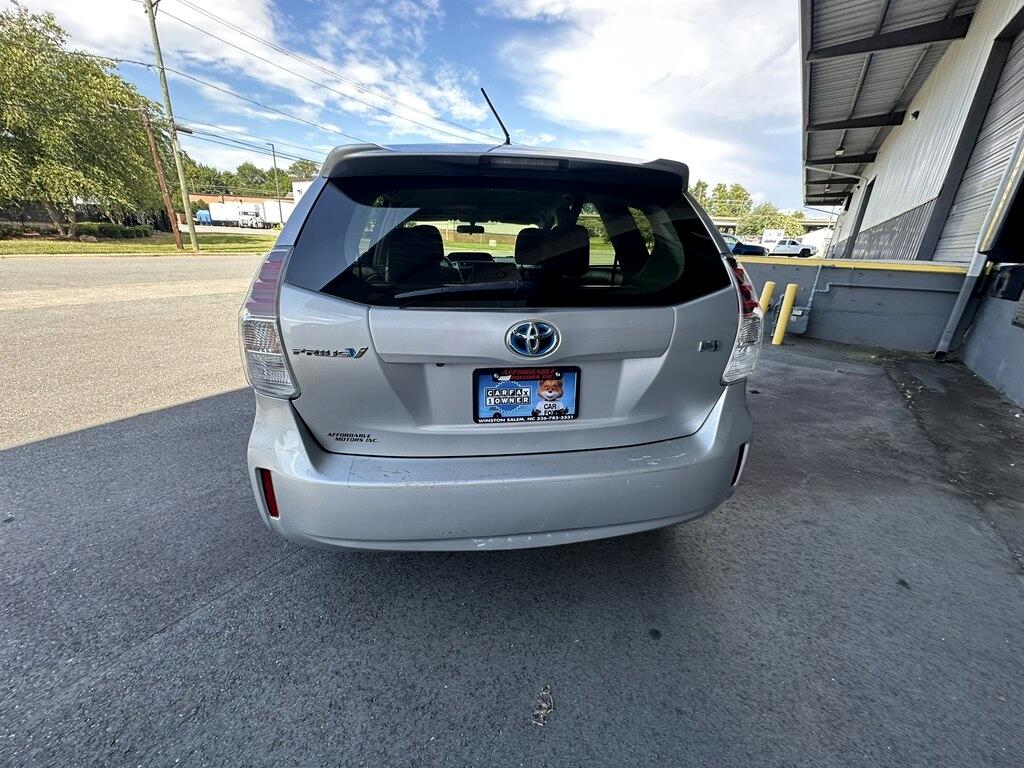 2015 Toyota Prius V Two photo 4