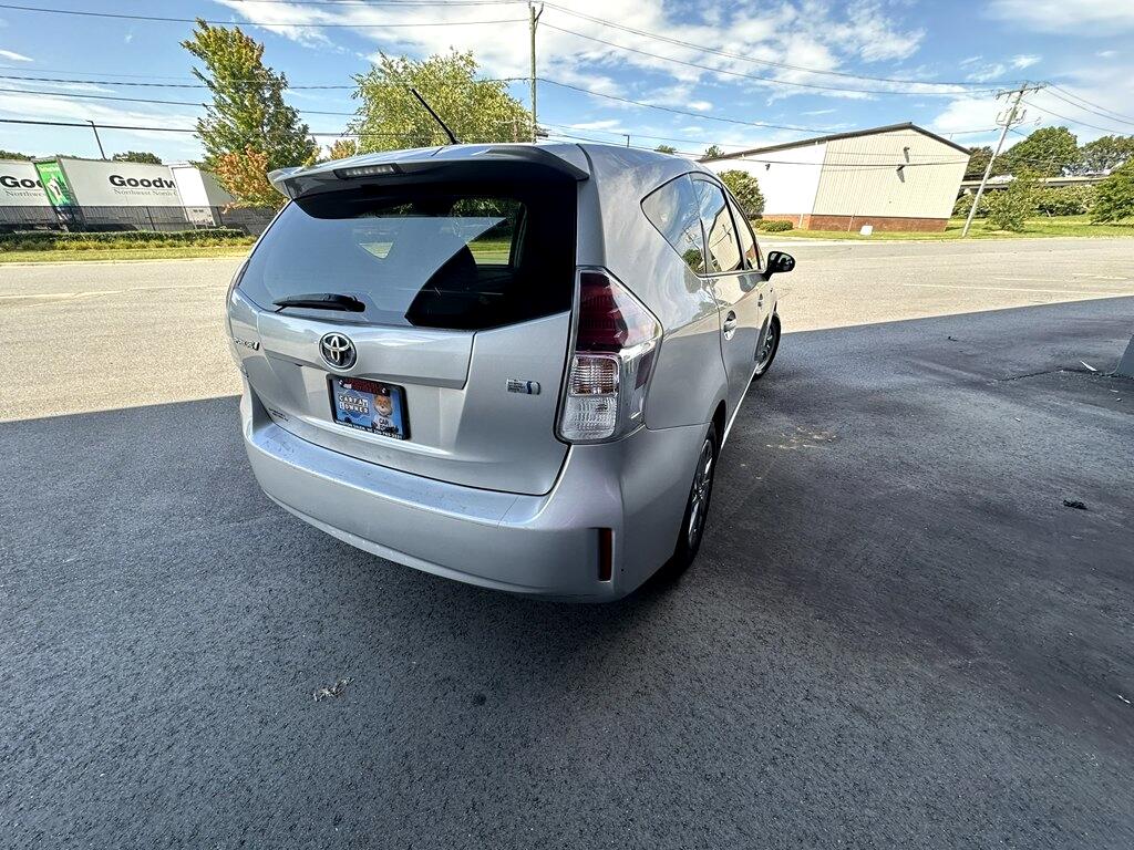 2015 Toyota Prius V Two photo 5