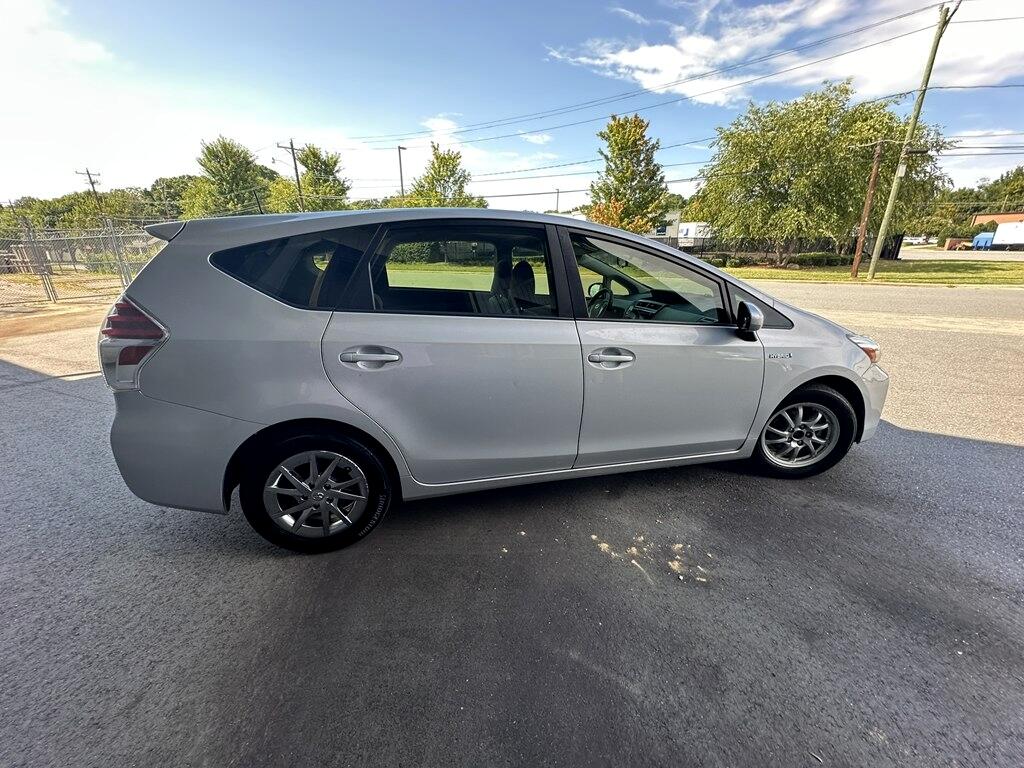 2015 Toyota Prius V Two photo 6