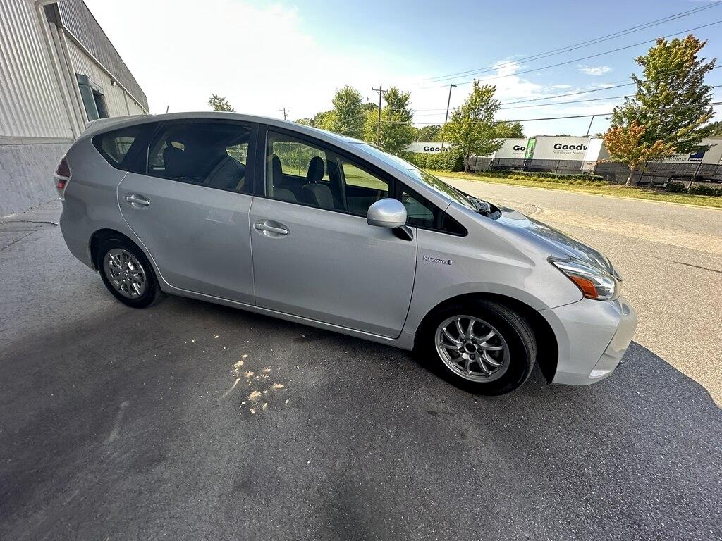2015 Toyota Prius V Two photo 7