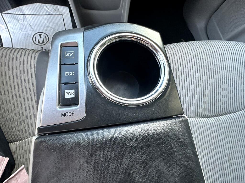 2015 Toyota Prius V Two photo 16