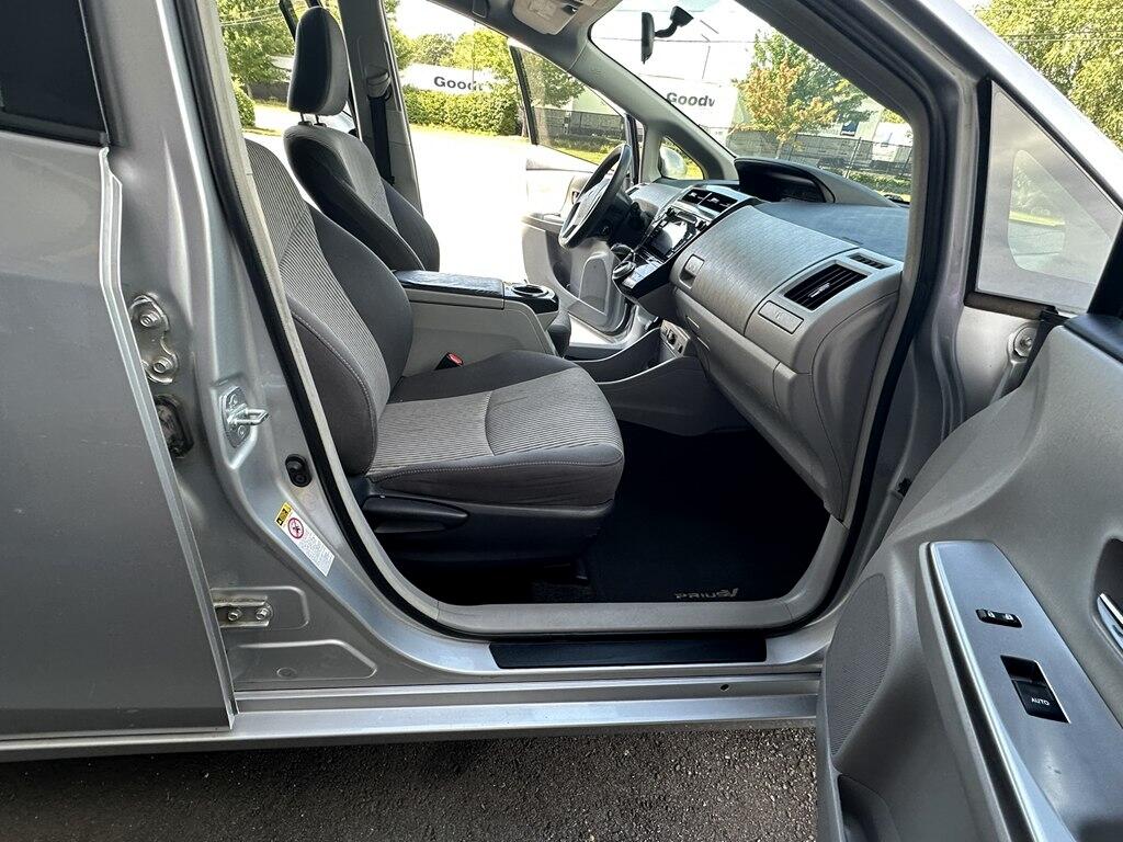 2015 Toyota Prius V Two photo 23