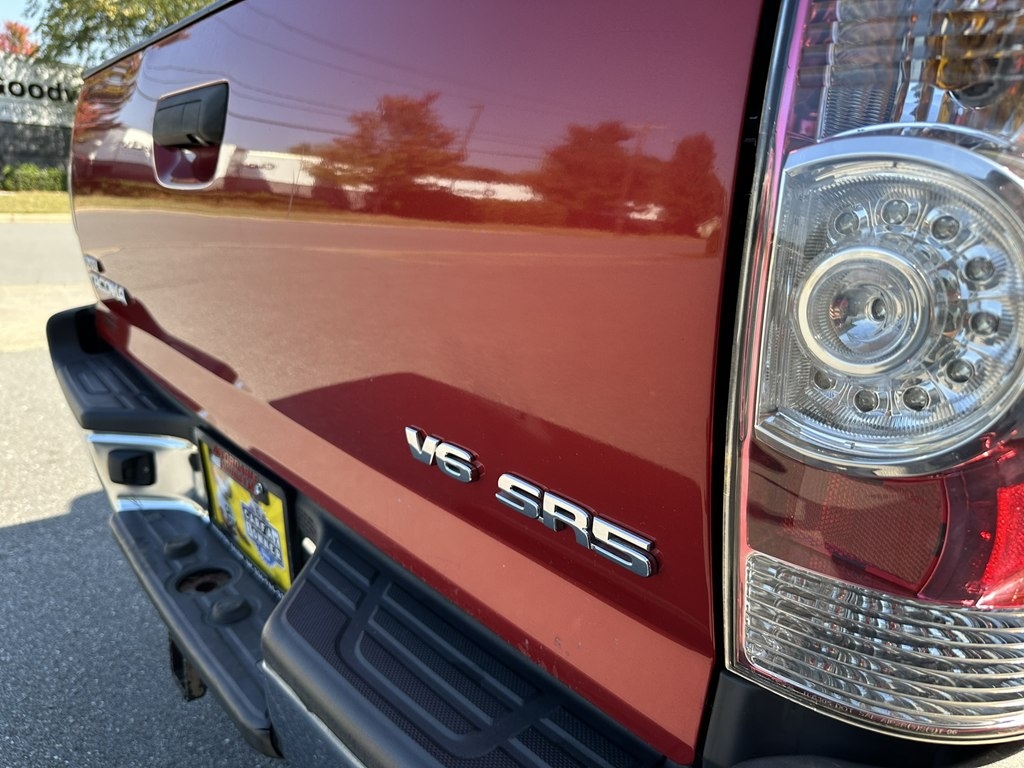 2010 Toyota Tacoma Double Cab V6 4x4 photo 16