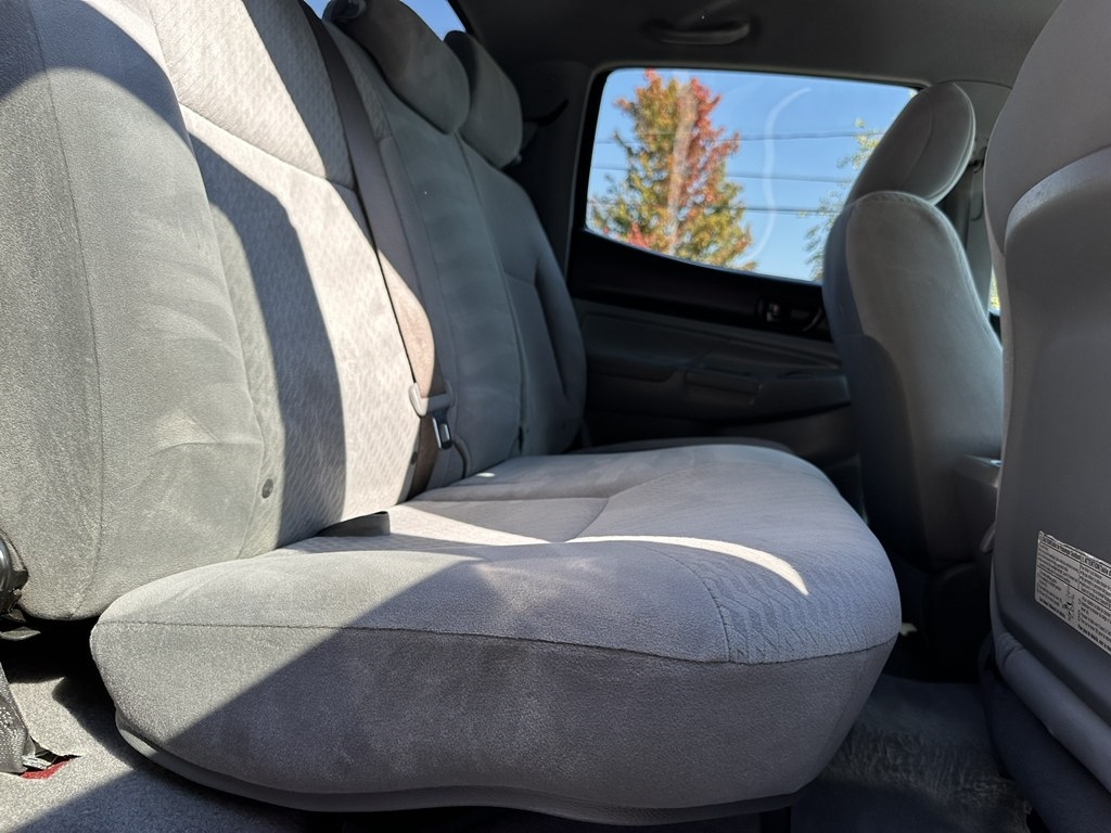 2010 Toyota Tacoma Double Cab V6 4x4 photo 18