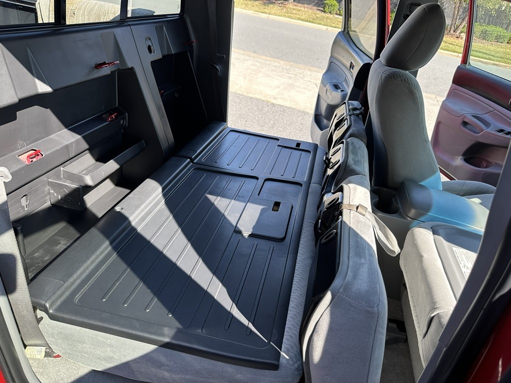 2010 Toyota Tacoma Double Cab V6 4x4 photo 29