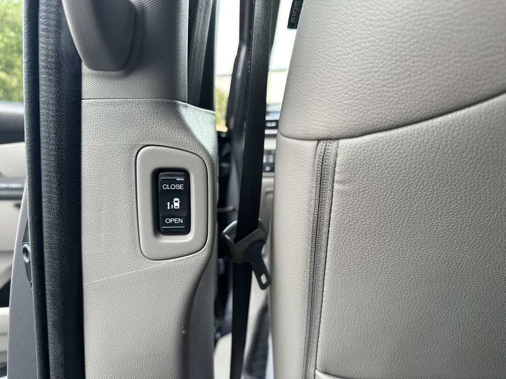 2014 Honda Odyssey EX-L photo 23