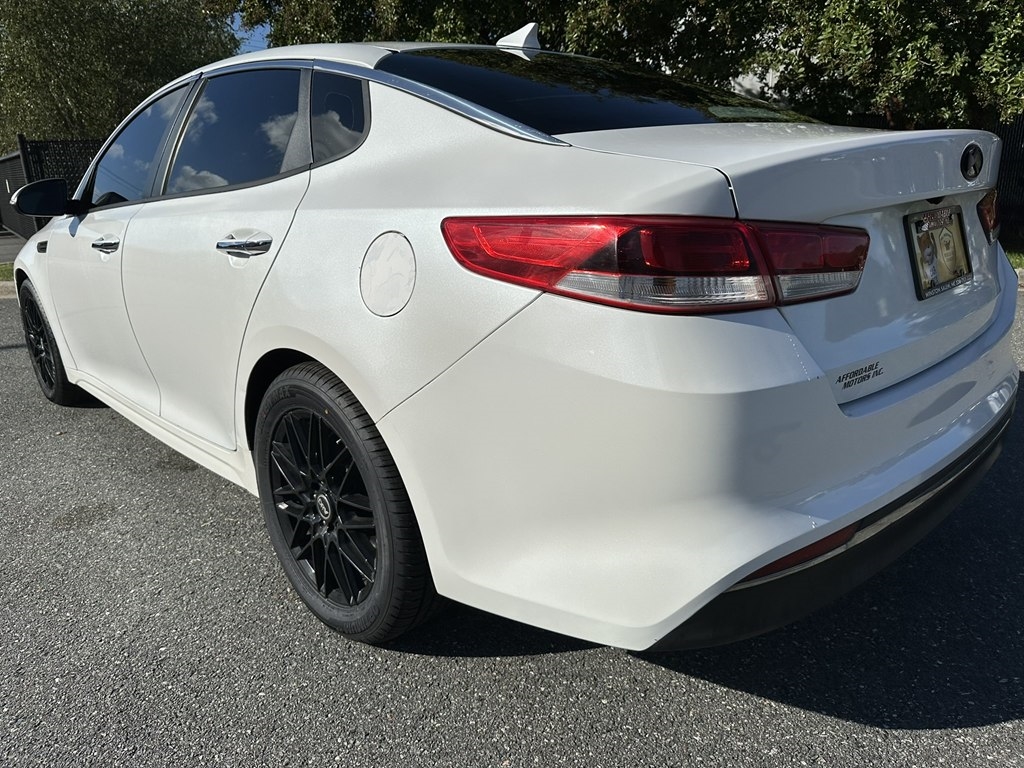 2017 Kia Optima 1.6T LX photo 3