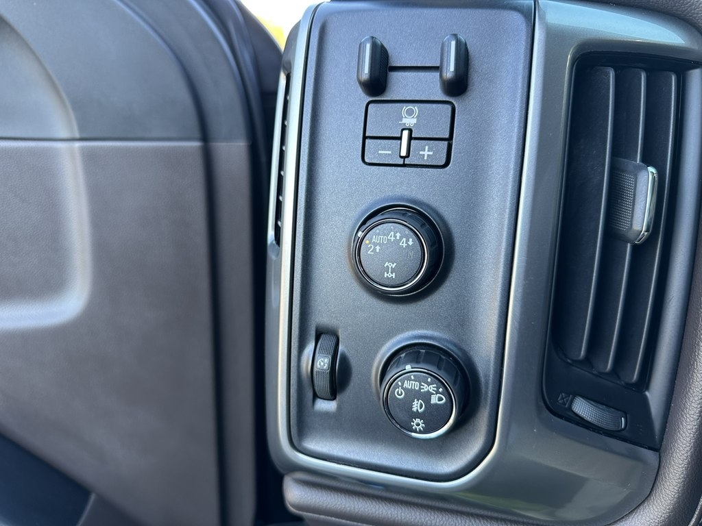 Chevrolet Silverado 1500 LTZ Crew Cab 4WD 2018