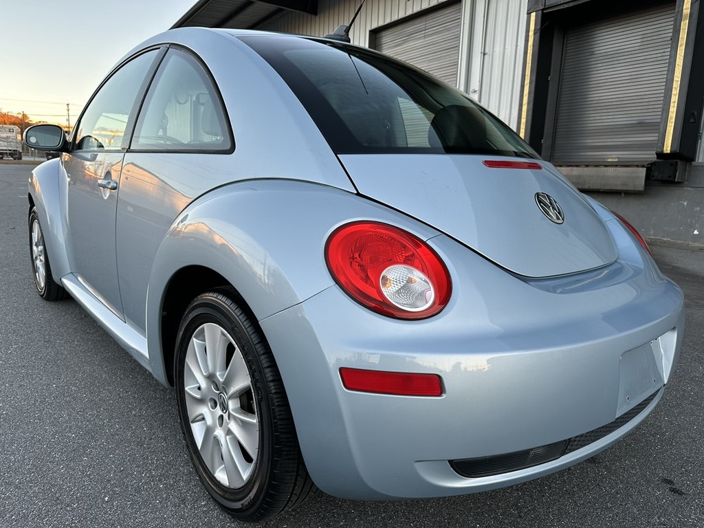 2010 Volkswagen Beetle photo 3
