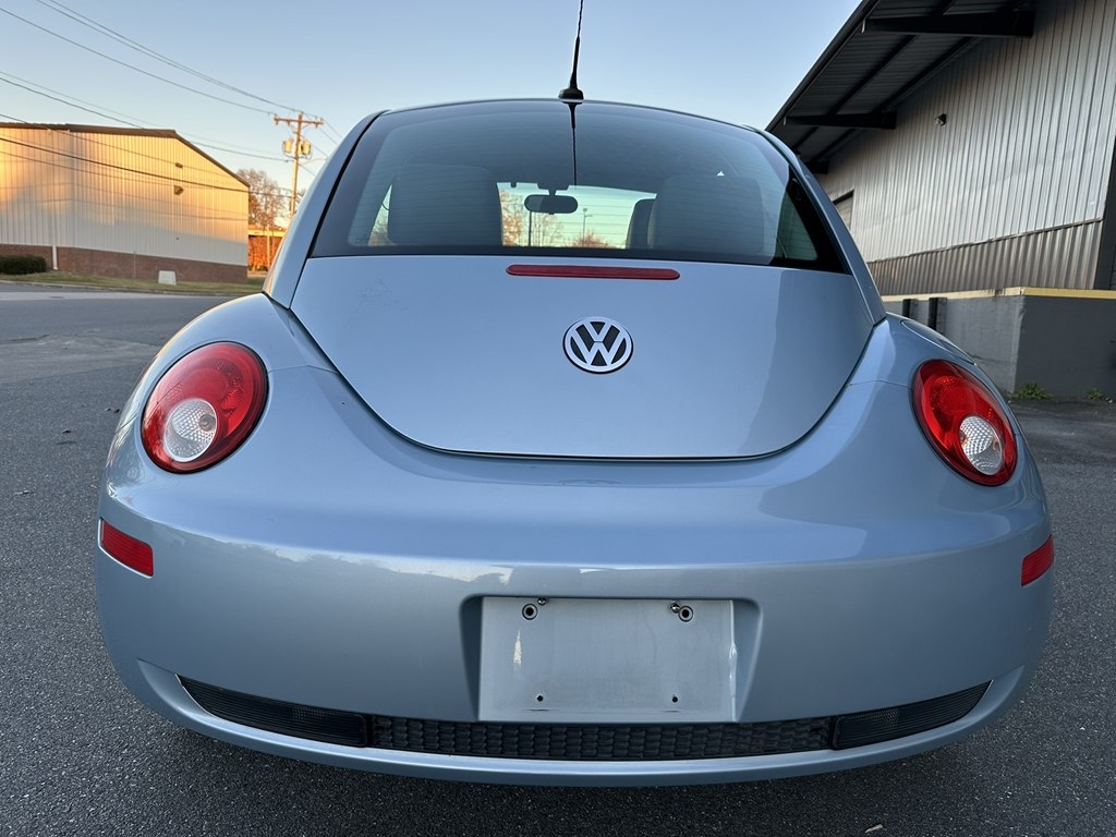 2010 Volkswagen Beetle photo 4