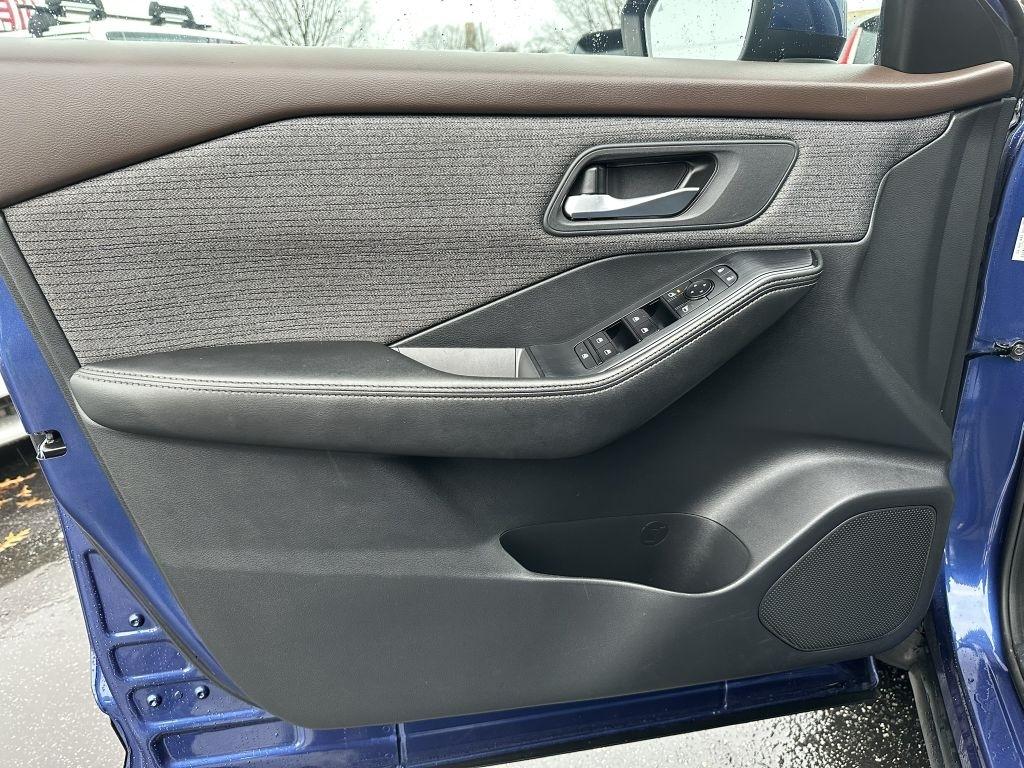2021 Nissan Rogue SV - Photo 20