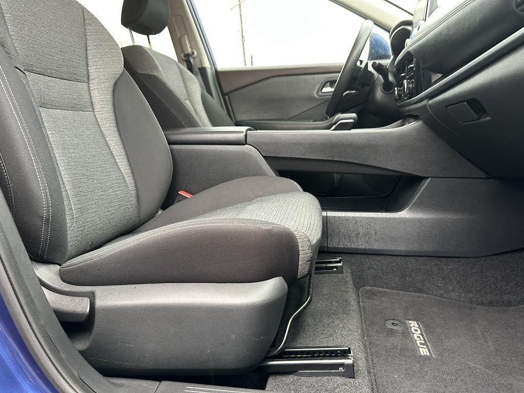 2021 Nissan Rogue SV - Photo 31