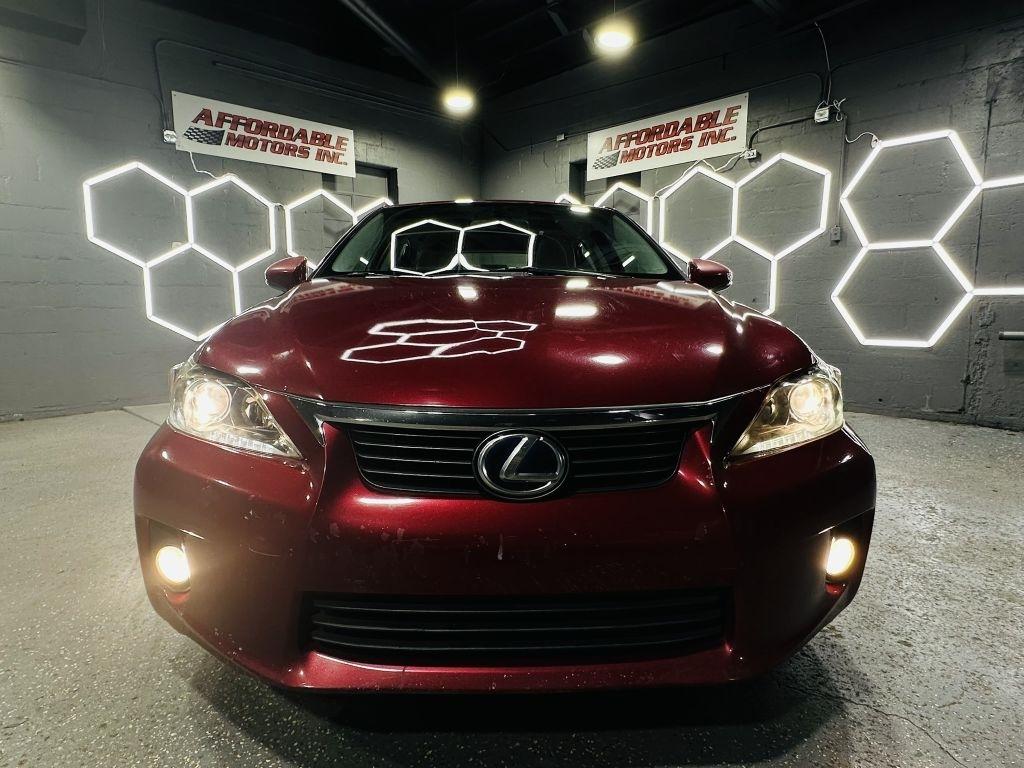 Lexus CT photo 8