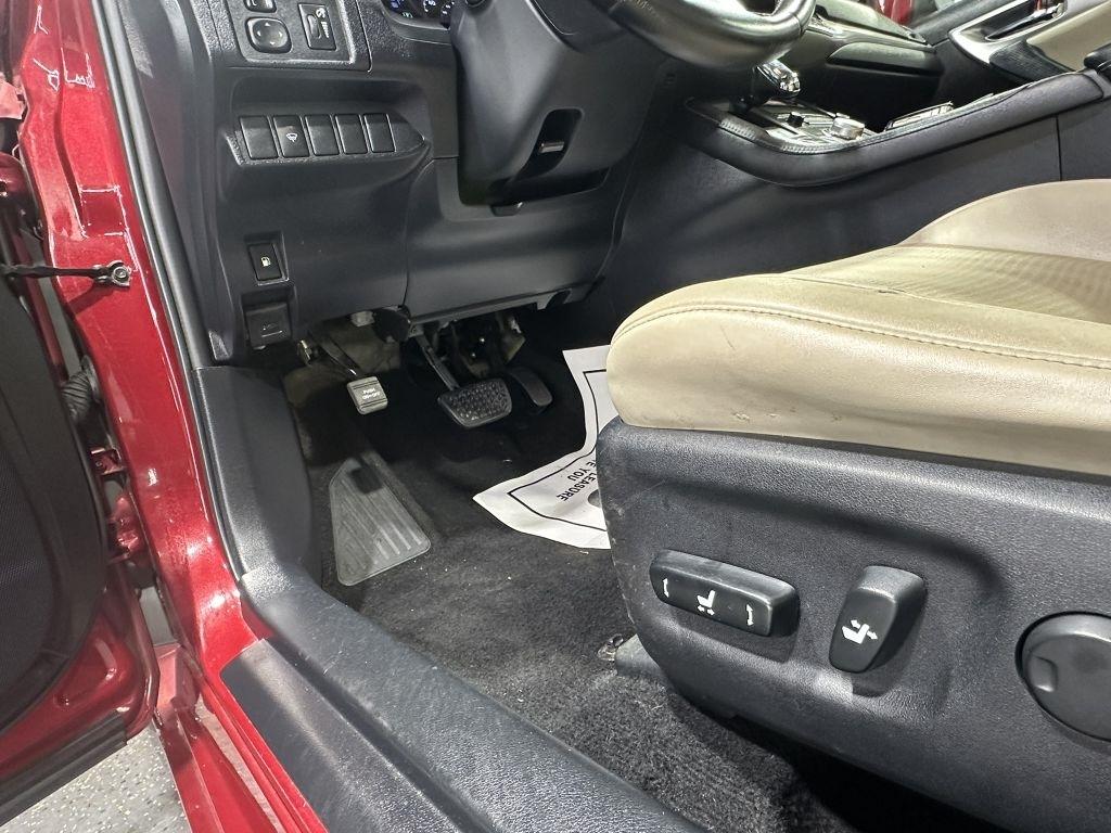 Lexus CT photo 14