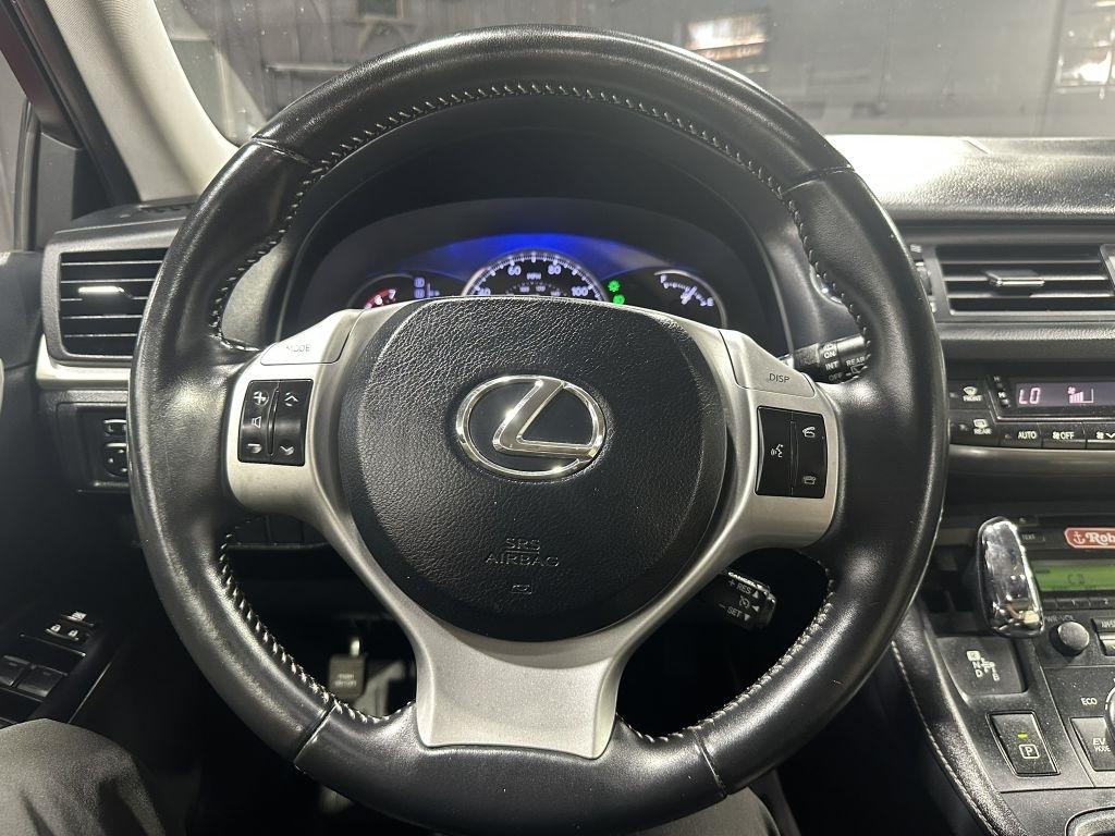 Lexus CT photo 22