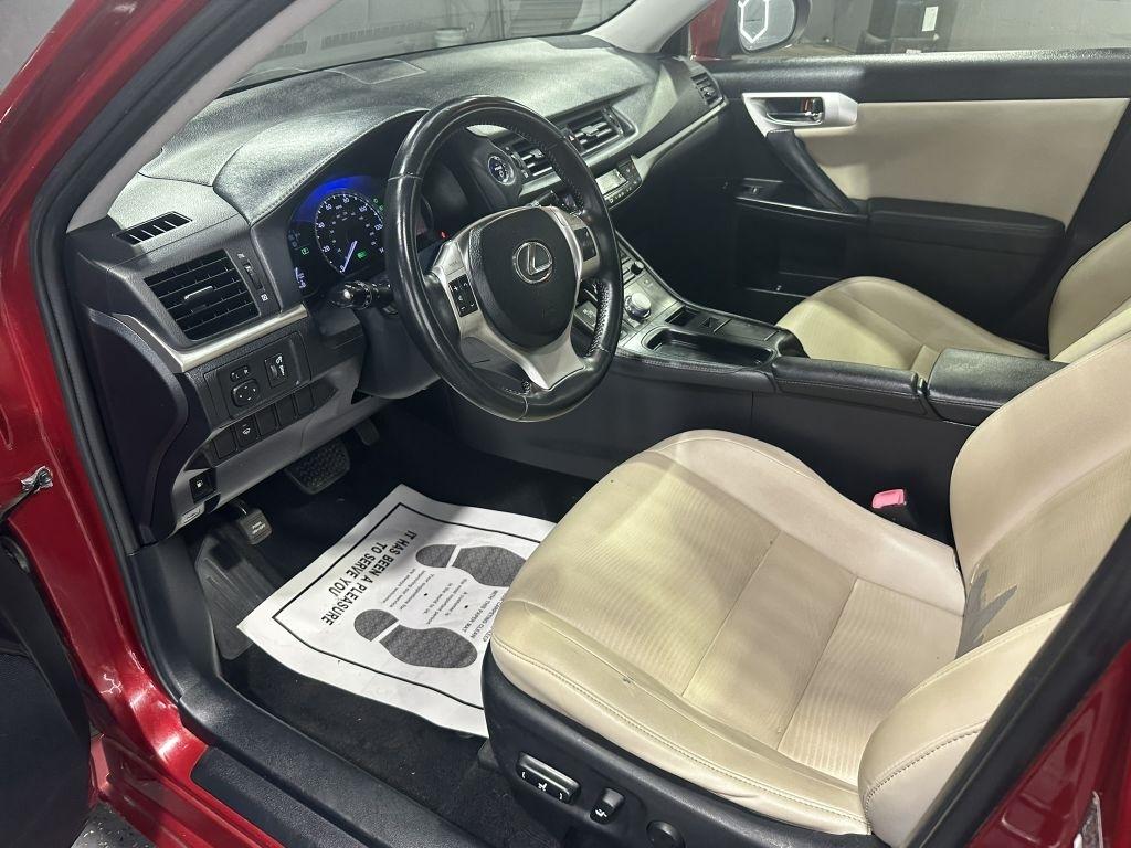 Lexus CT photo 23