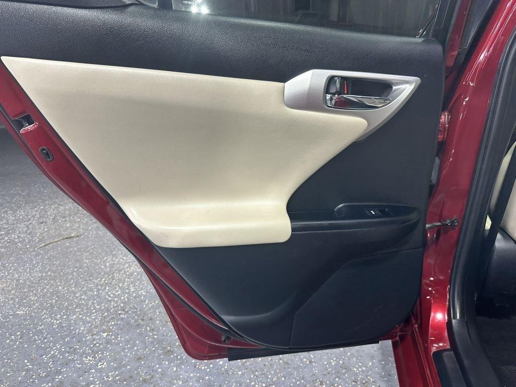 Lexus CT photo 24