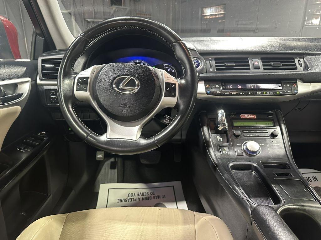 Lexus CT photo 27