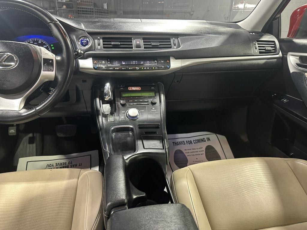 Lexus CT photo 28