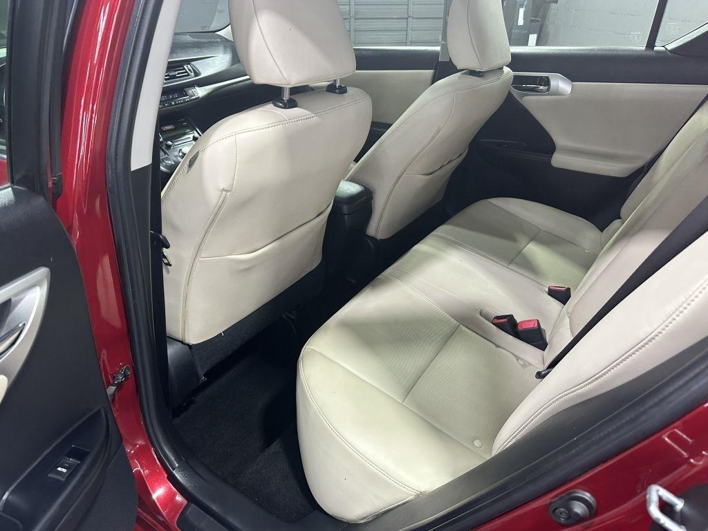 Lexus CT photo 29