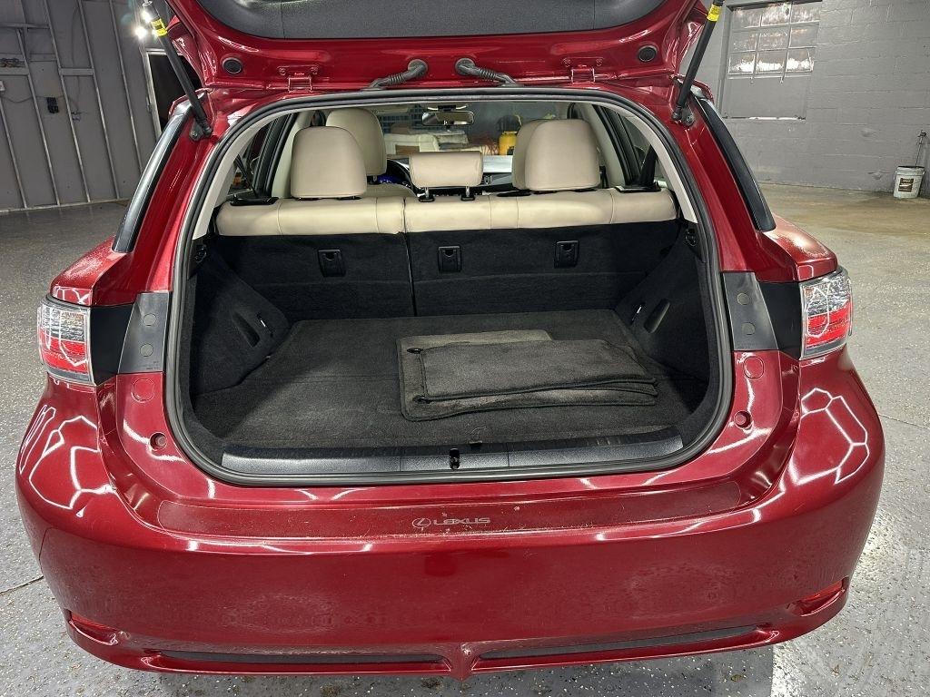 Lexus CT photo 30