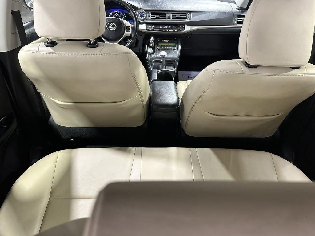Lexus CT photo 32