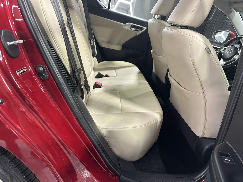 Lexus CT photo 36