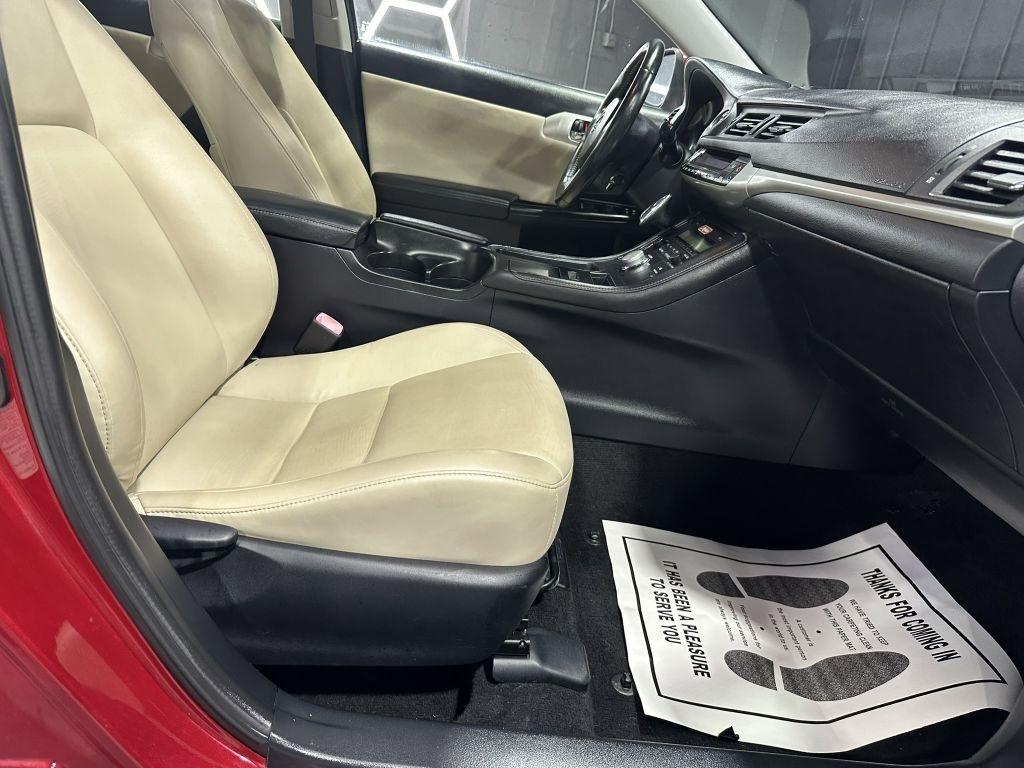 Lexus CT photo 39