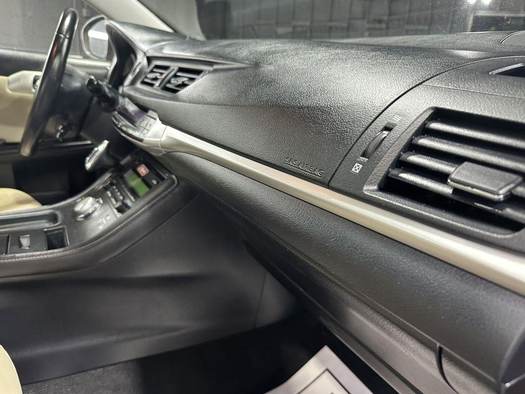 Lexus CT photo 40