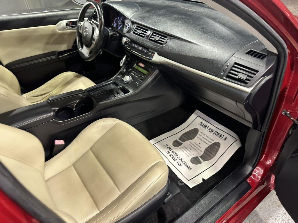 Lexus CT photo 41