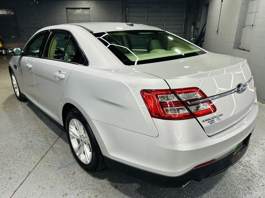 Ford Taurus SE FWD 2017