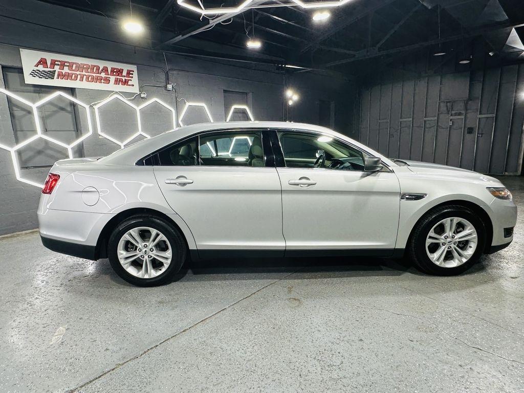 Ford Taurus SE FWD 2017