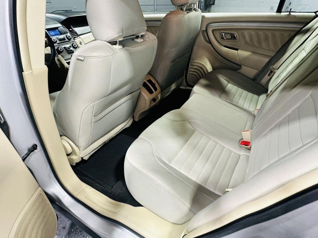 Ford Taurus SE FWD 2017